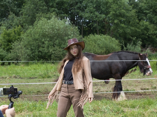 Maya Clars, music video backstage