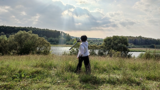 Song: Akinario // Artist: Maya Clars